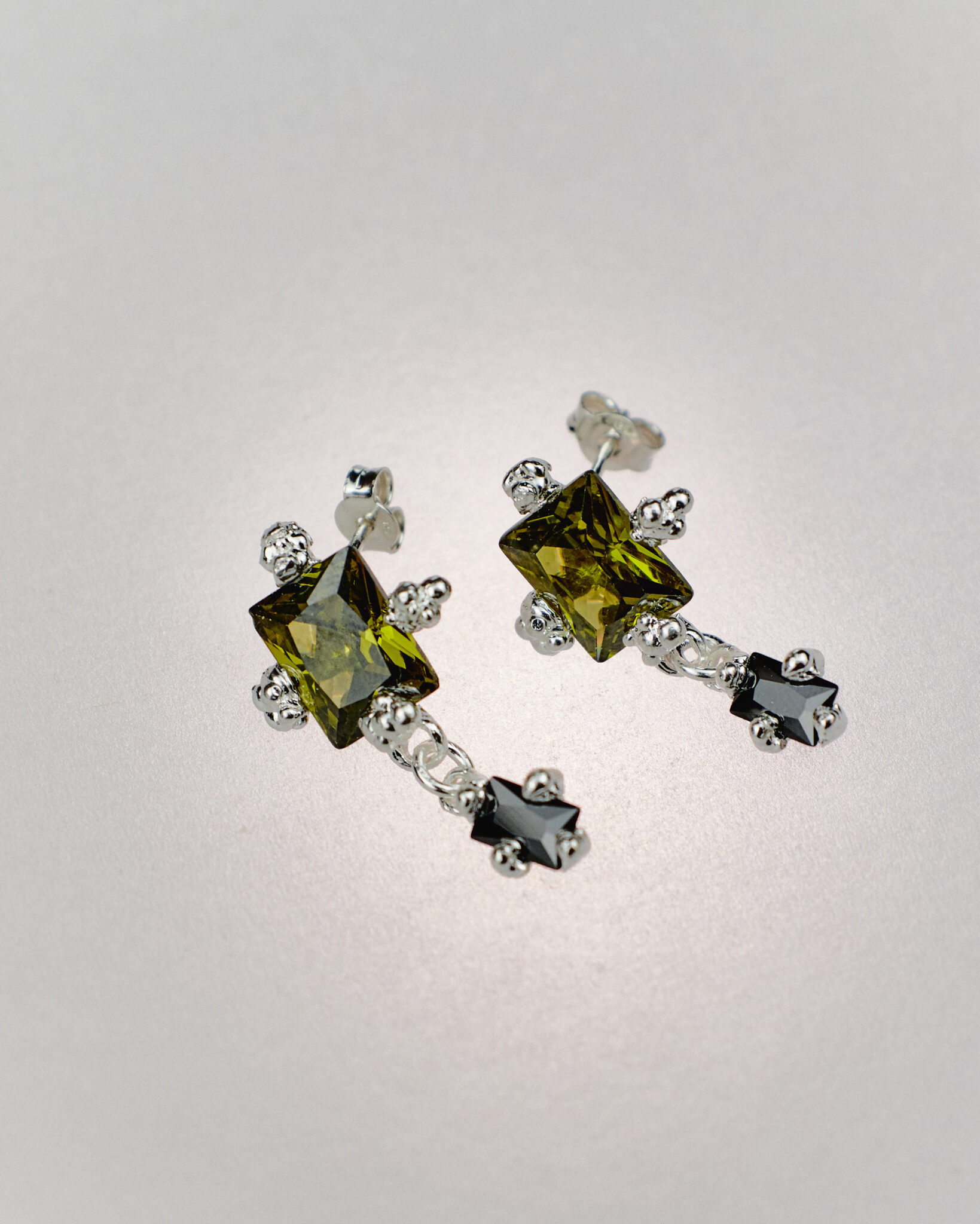 awake silver earrings olive green black sofía rocha muy frágil