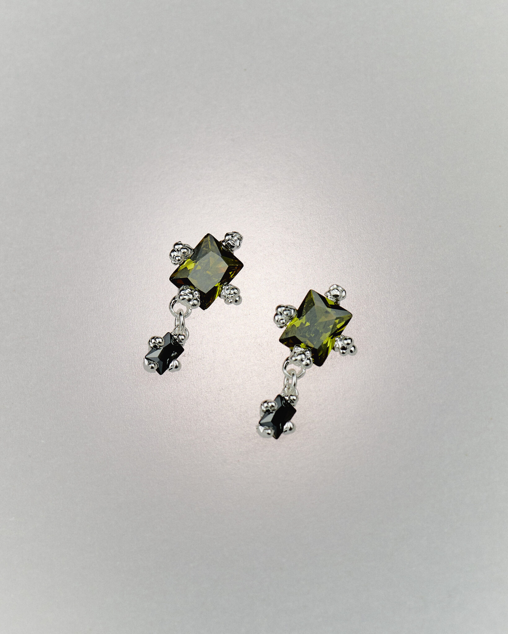 awake silver earrings olive green black sofía rocha muy frágil