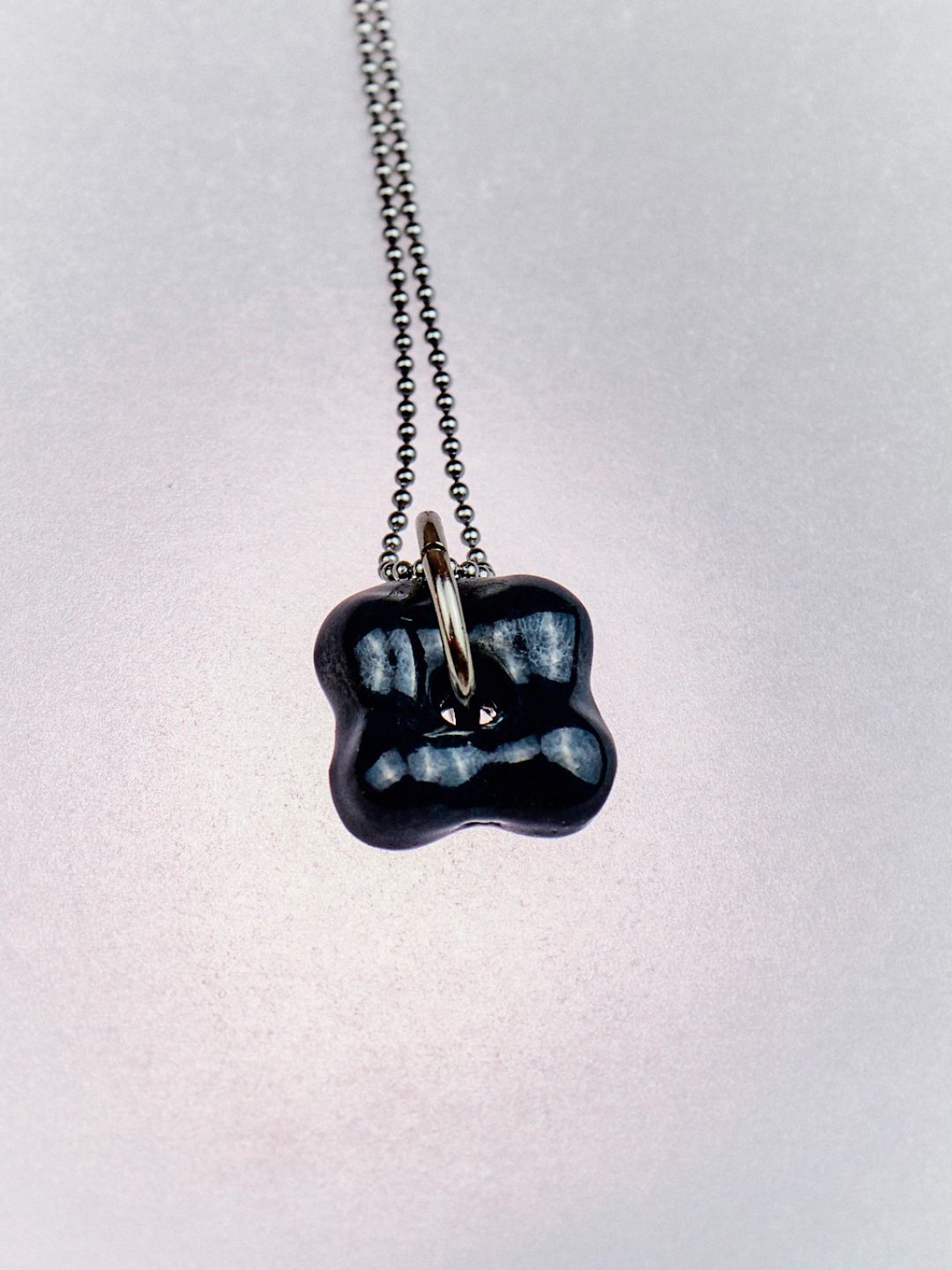 Shiny very dark blue haba pendant h05 muy frágil