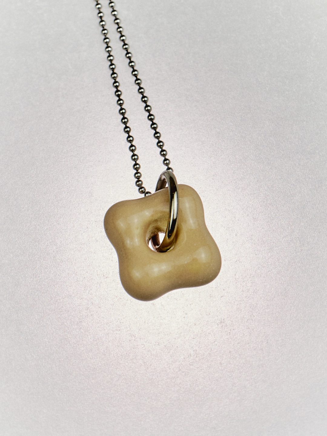BEIGE HABA pendant