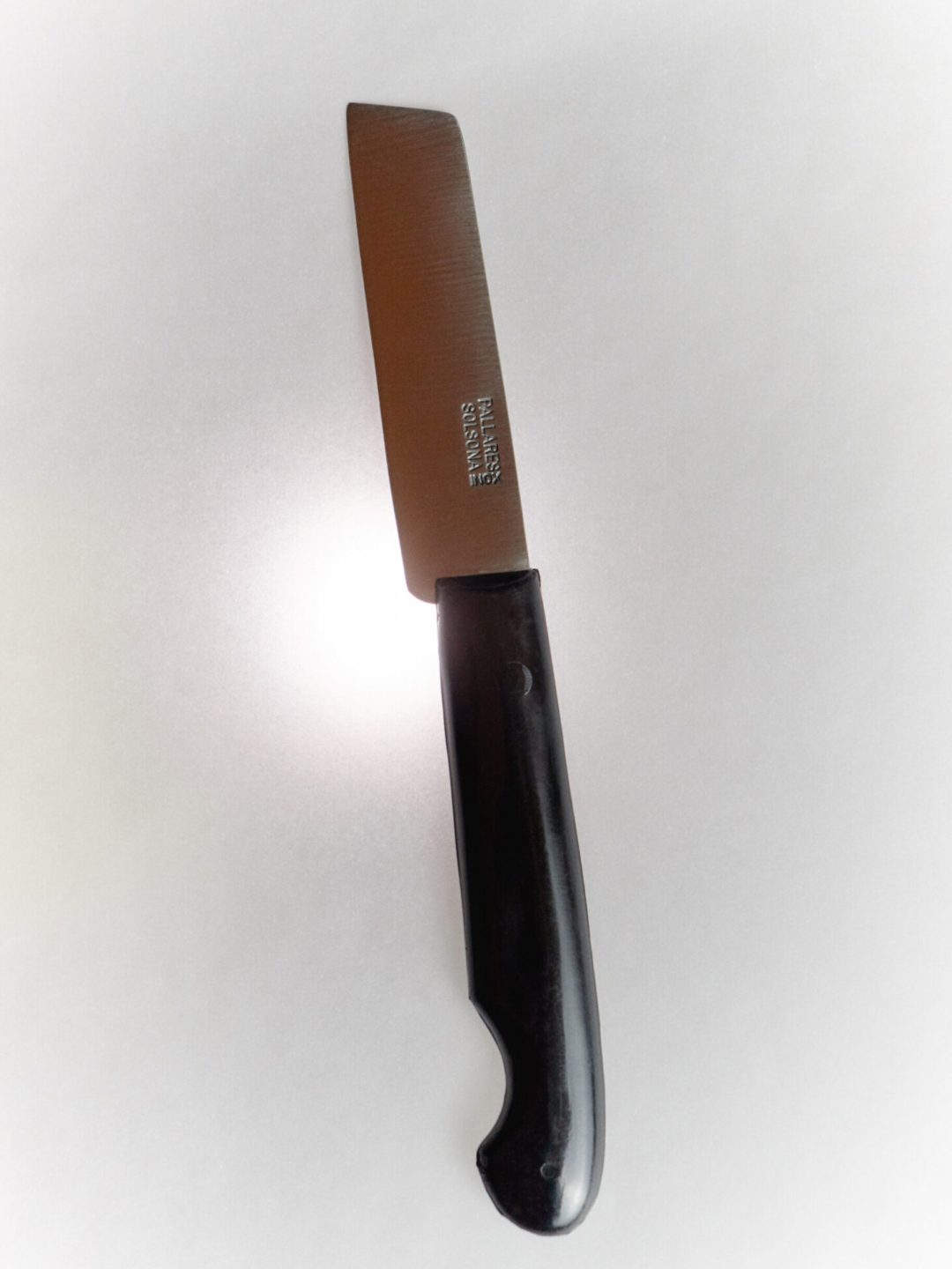 pallarès red knife plastic muy frágil