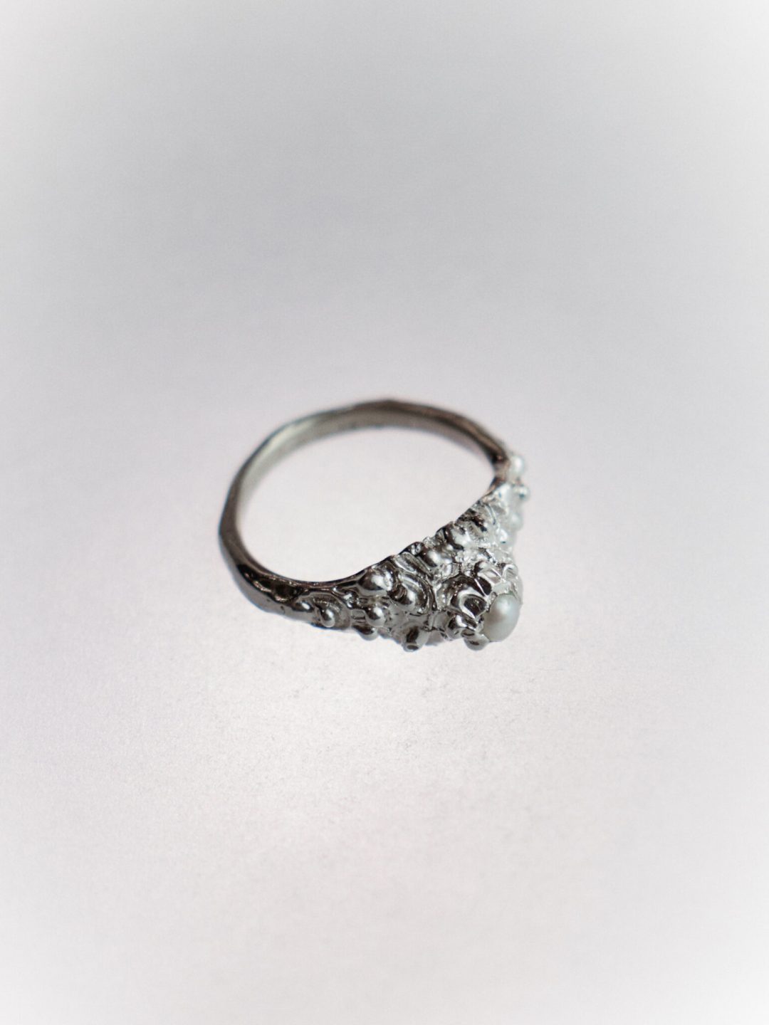 perlita silver ring sofía rocha muy frágil