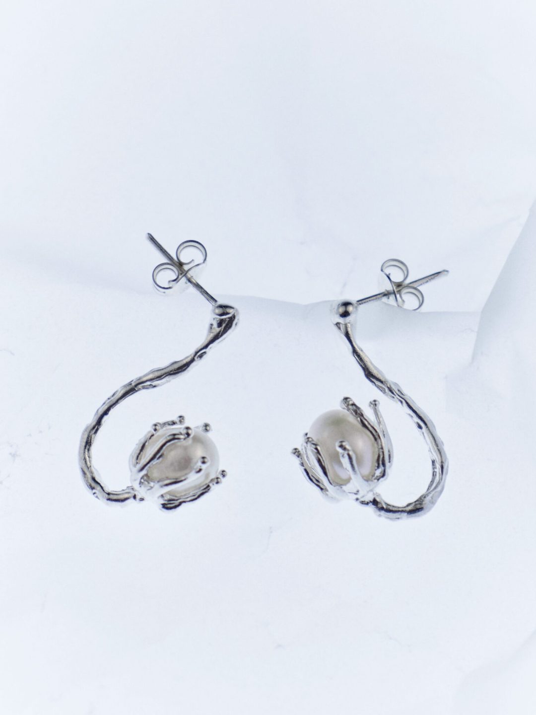 chandelier silver earrings pearls sofía rocha muy frágil