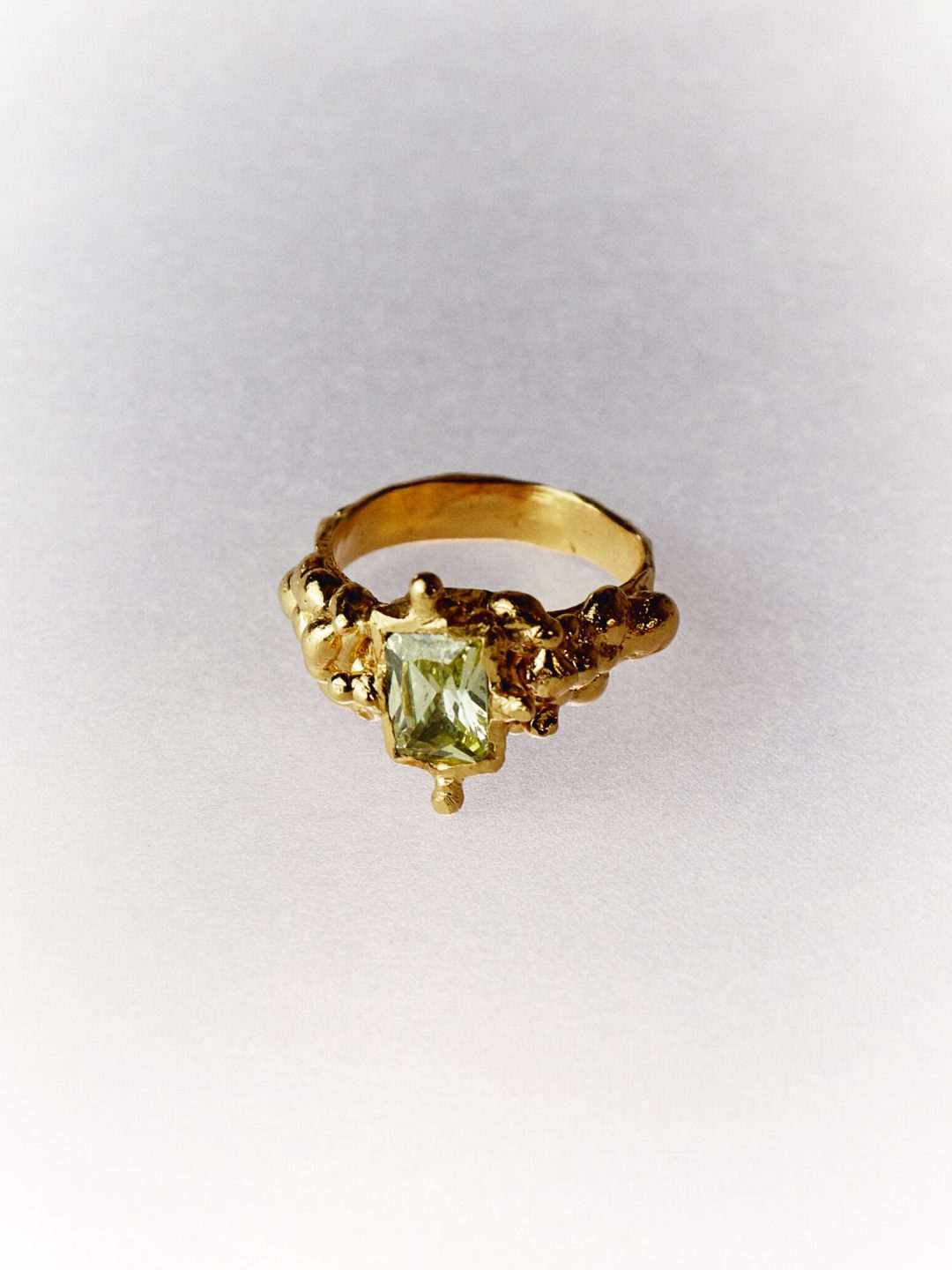 viena ring golden lime green sofía rocha muy frágil