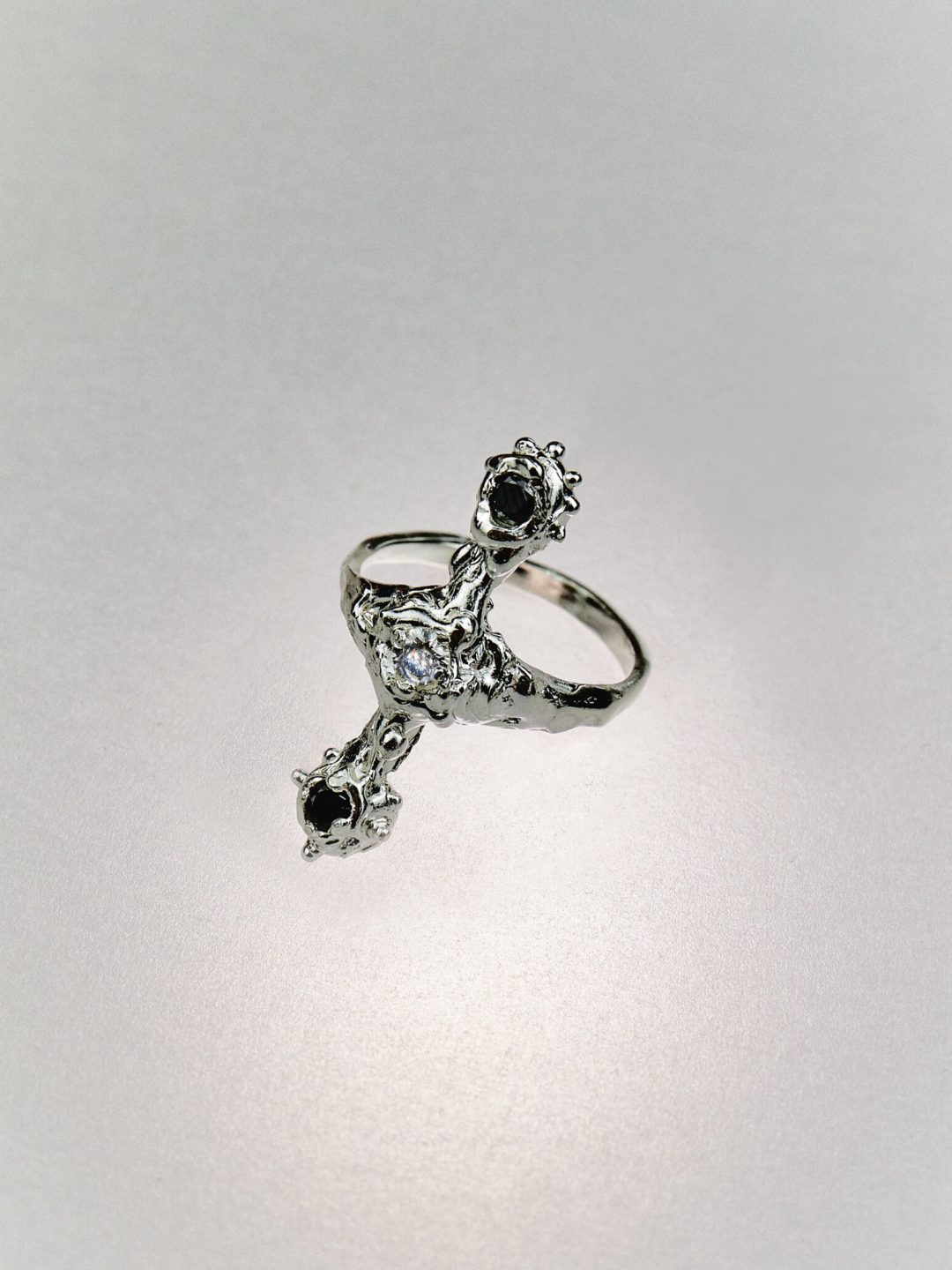 arles ring silver black and whitesofía rocha