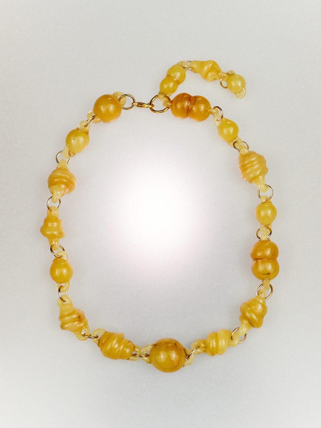 barroque necklace yellow levens muy frágil