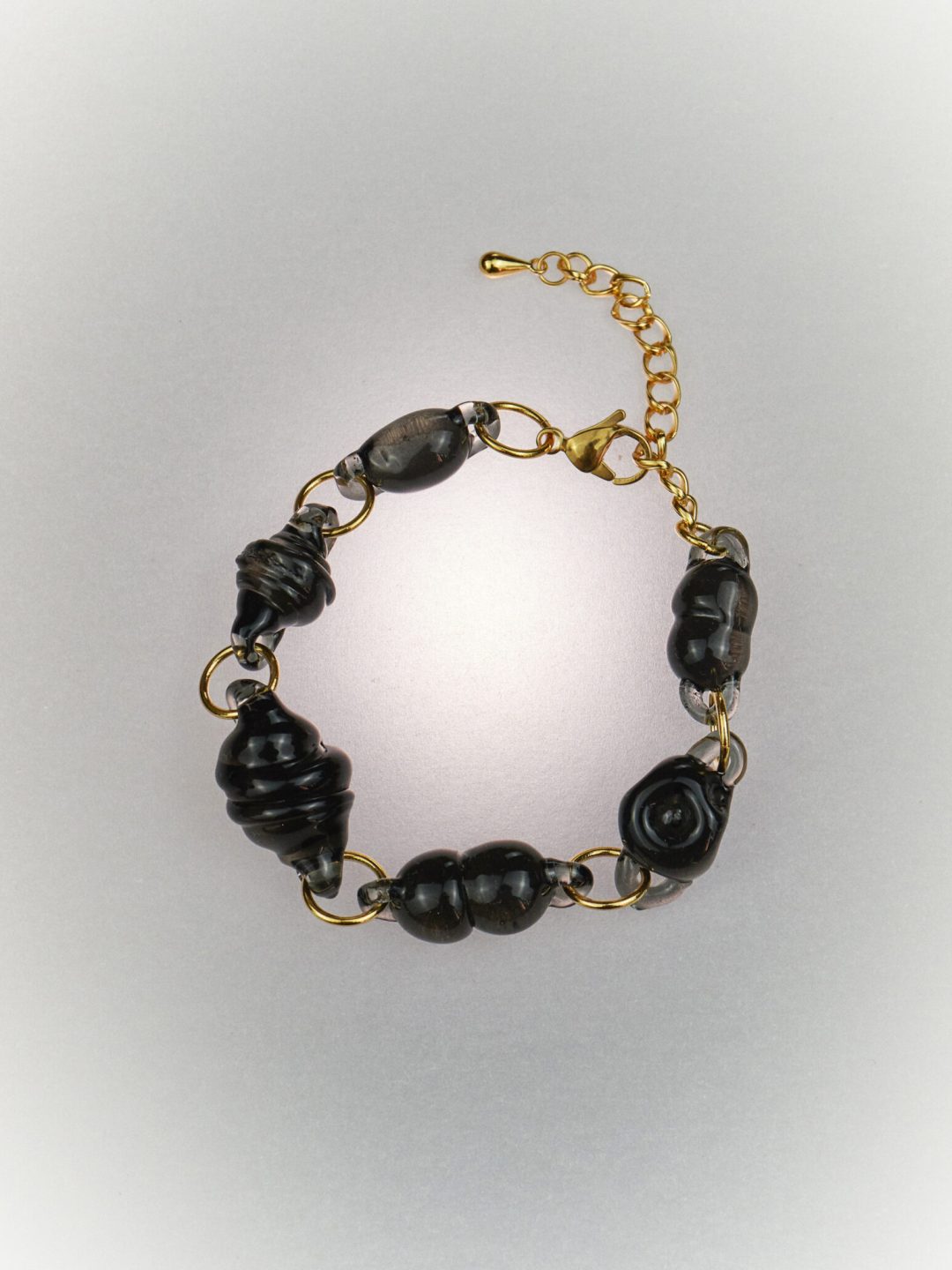 barroque glass bracelet black levens muy frágil