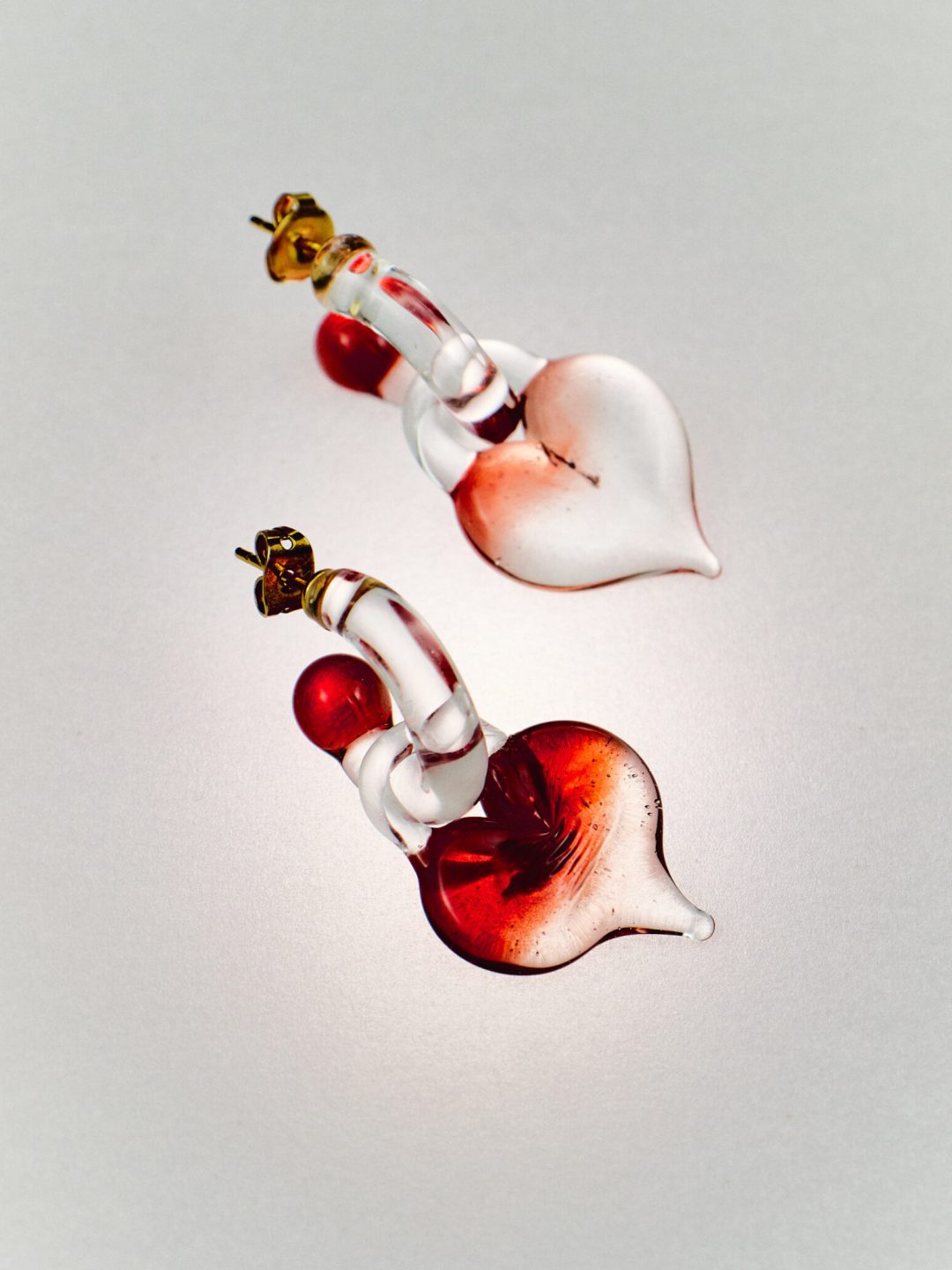 mini hoops hearts glass earrings red levens muy frágil