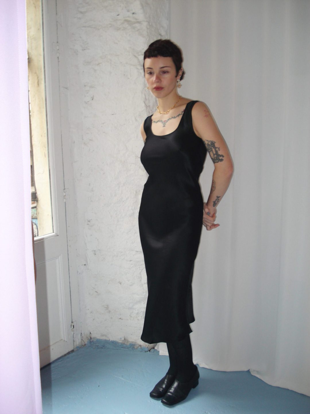 florence black silk dress hai muy frágil