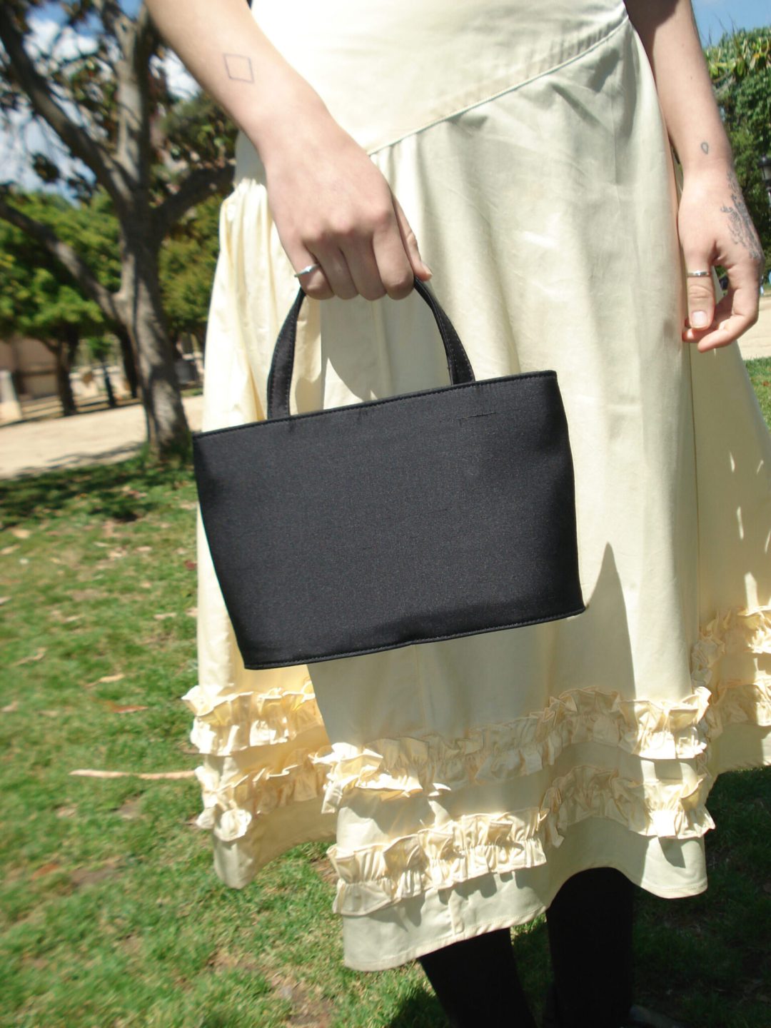 clementine black bag dupion silk hai muy fragil