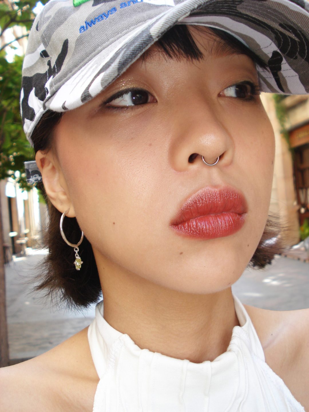 mini durmientes earrings silver lime green sofía rocha muy frágil