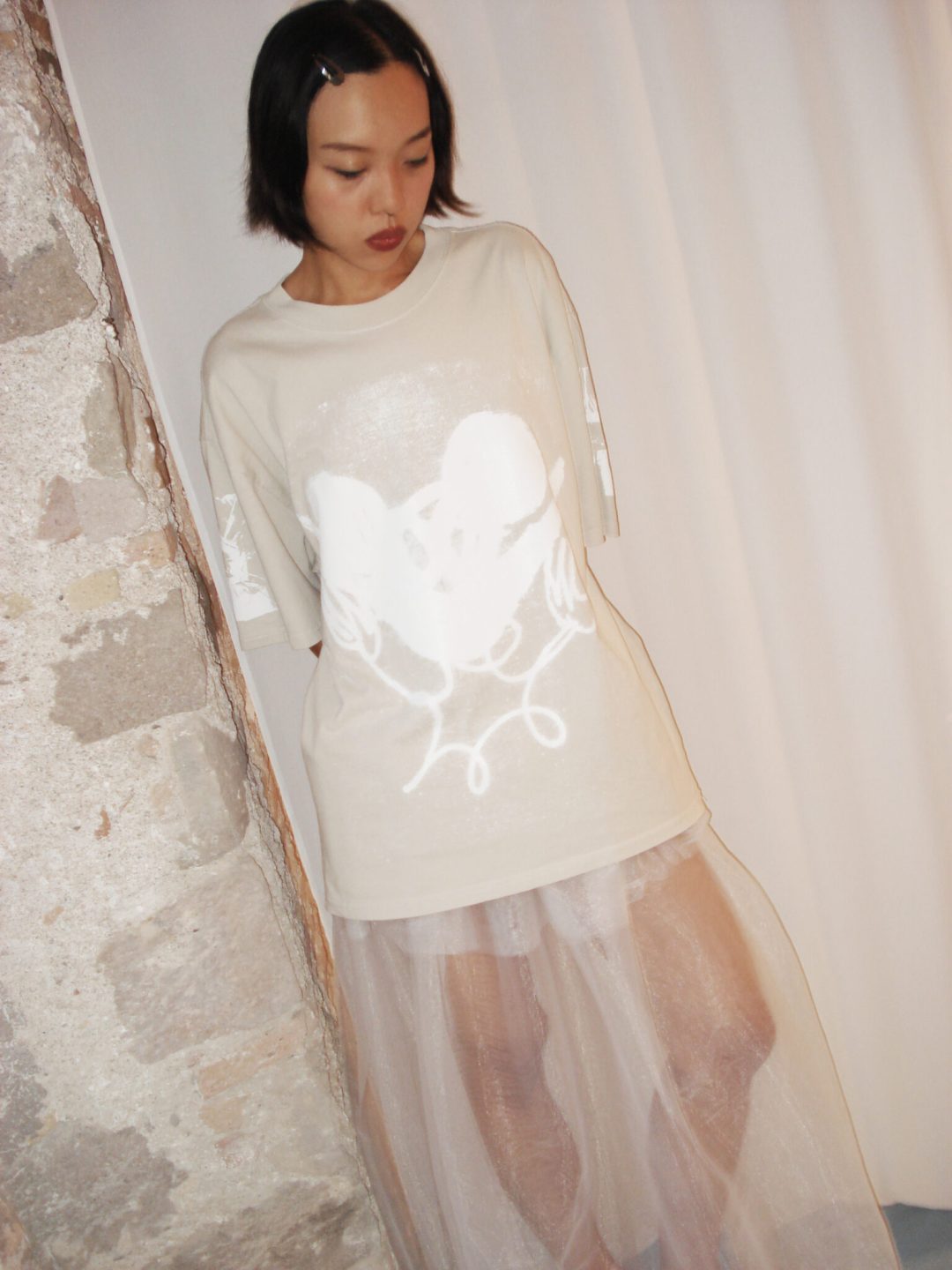 Smile bone t-shirt awides muy frágil