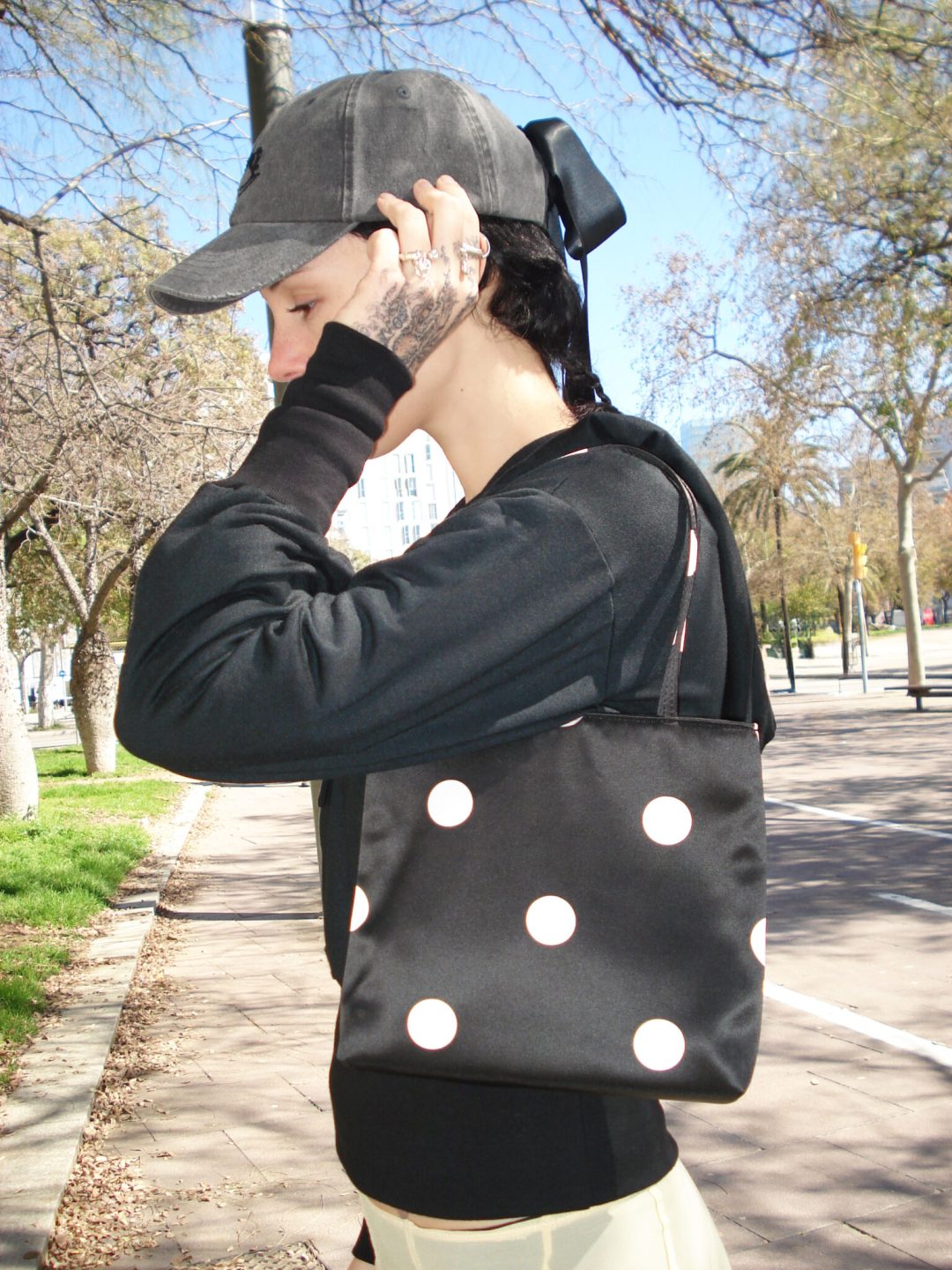 black polkadots bobbie bag hai muy frágil