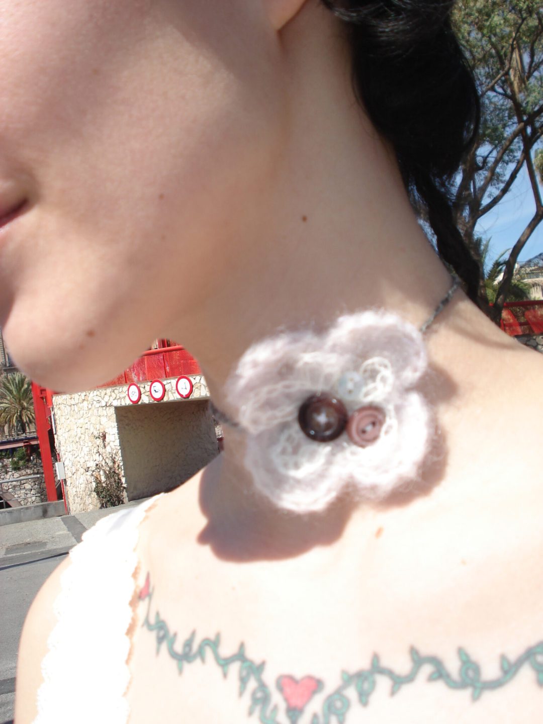white flower choker 