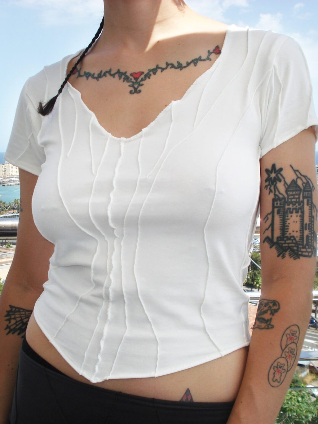 WHITE V-NECK tee