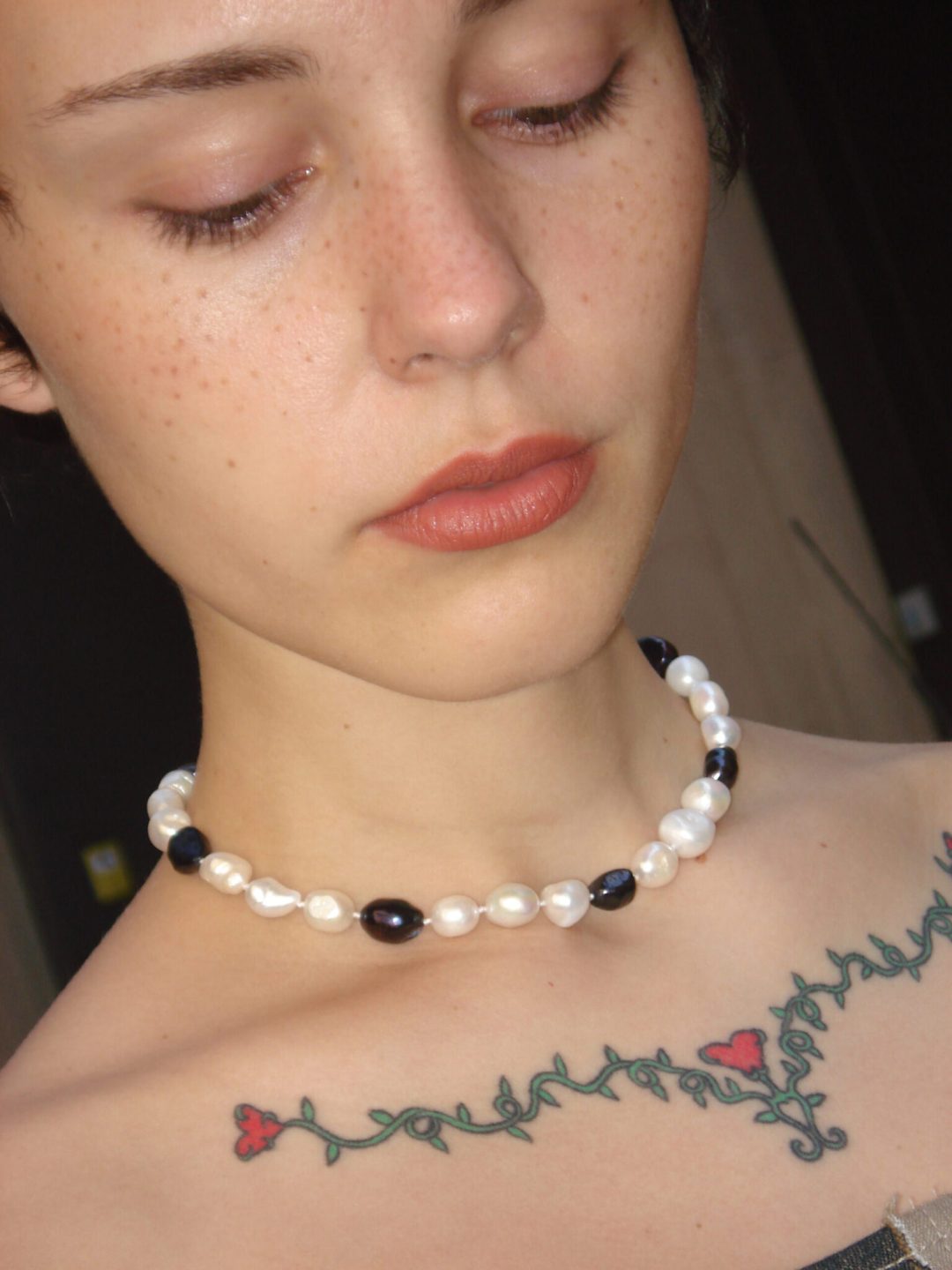 flora pearls necklace hai muy frágil