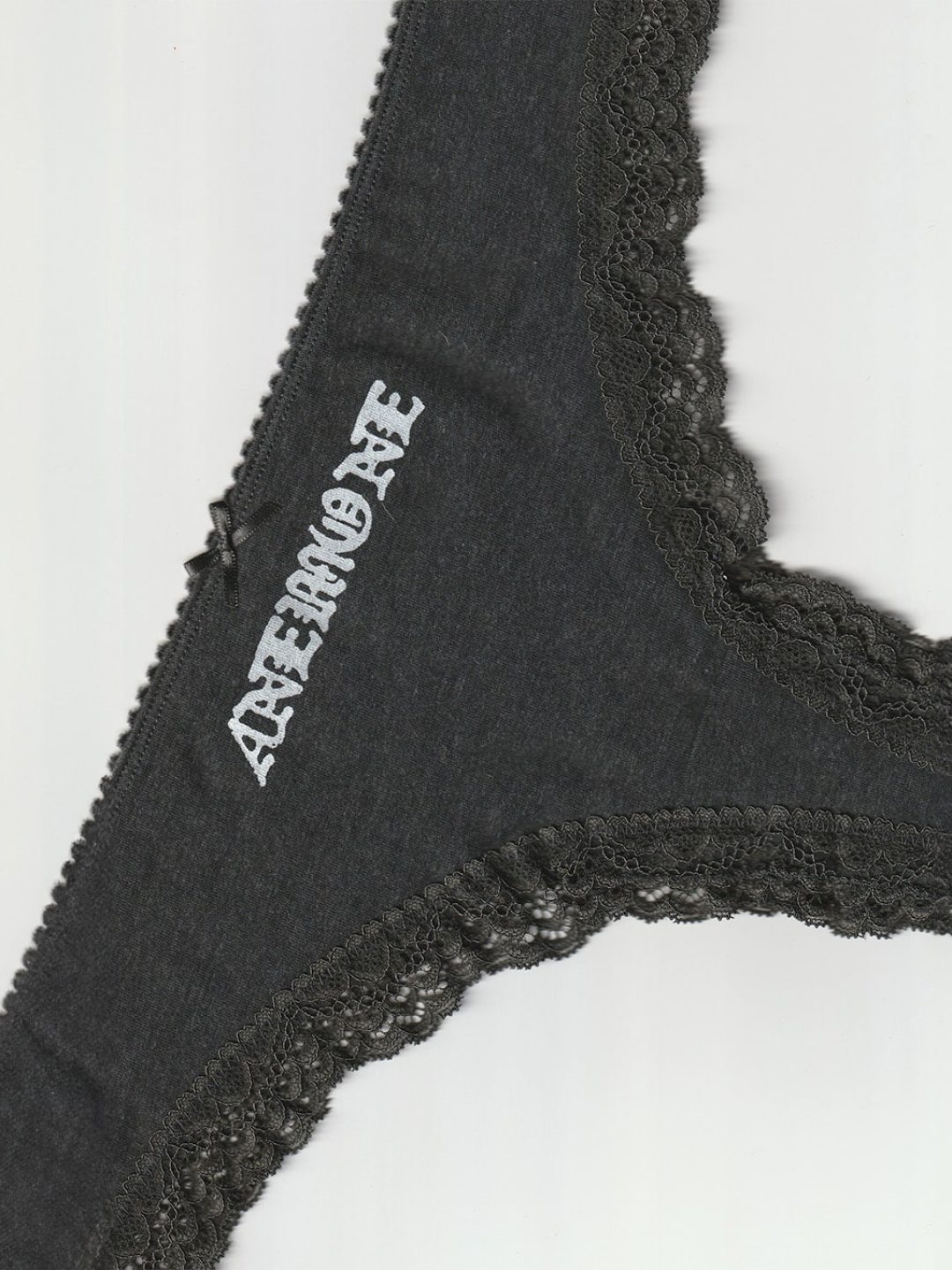 dark grey undies anemone sgt muy frágil