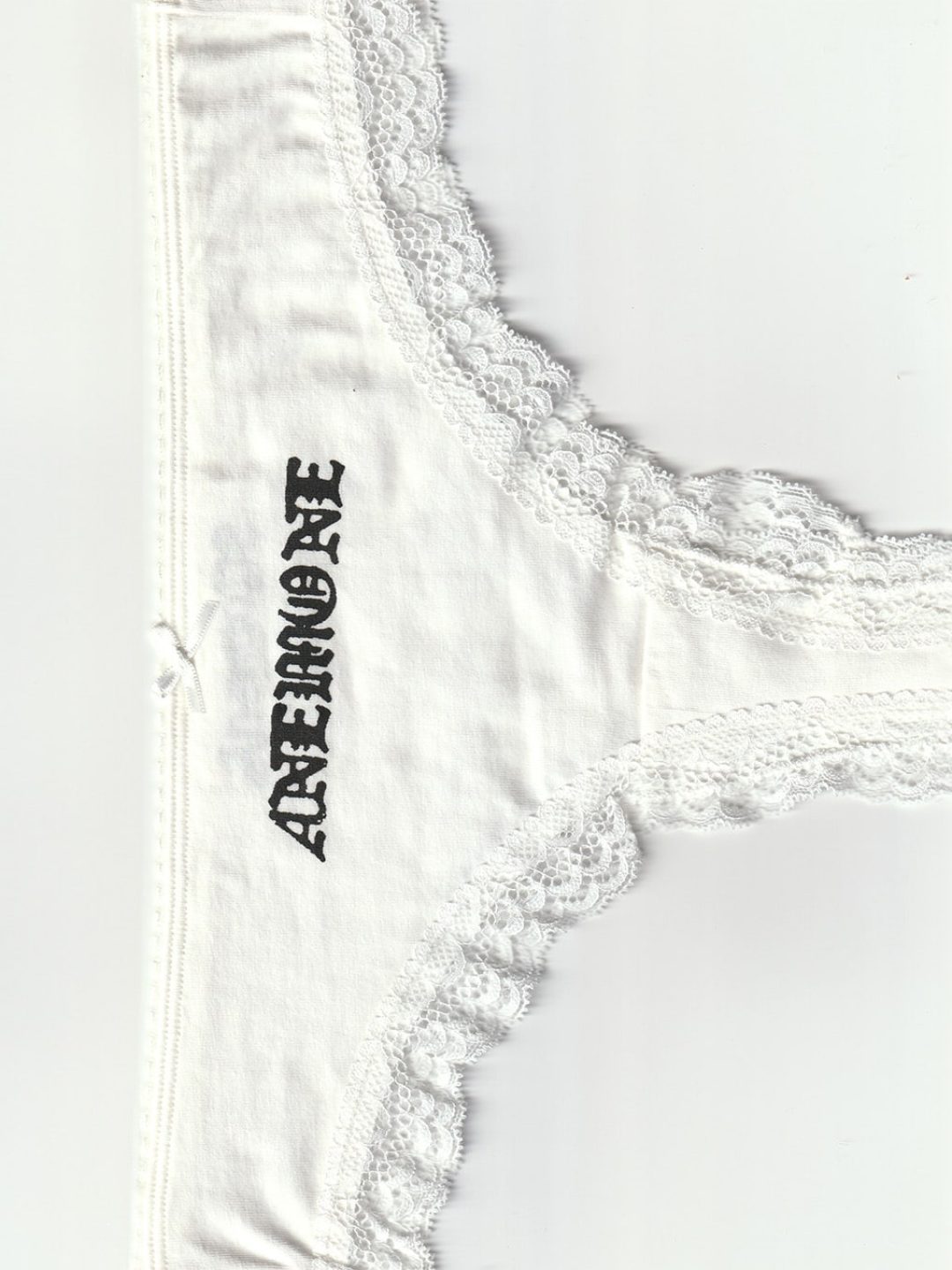 white undies anemone sgt muy frágil
